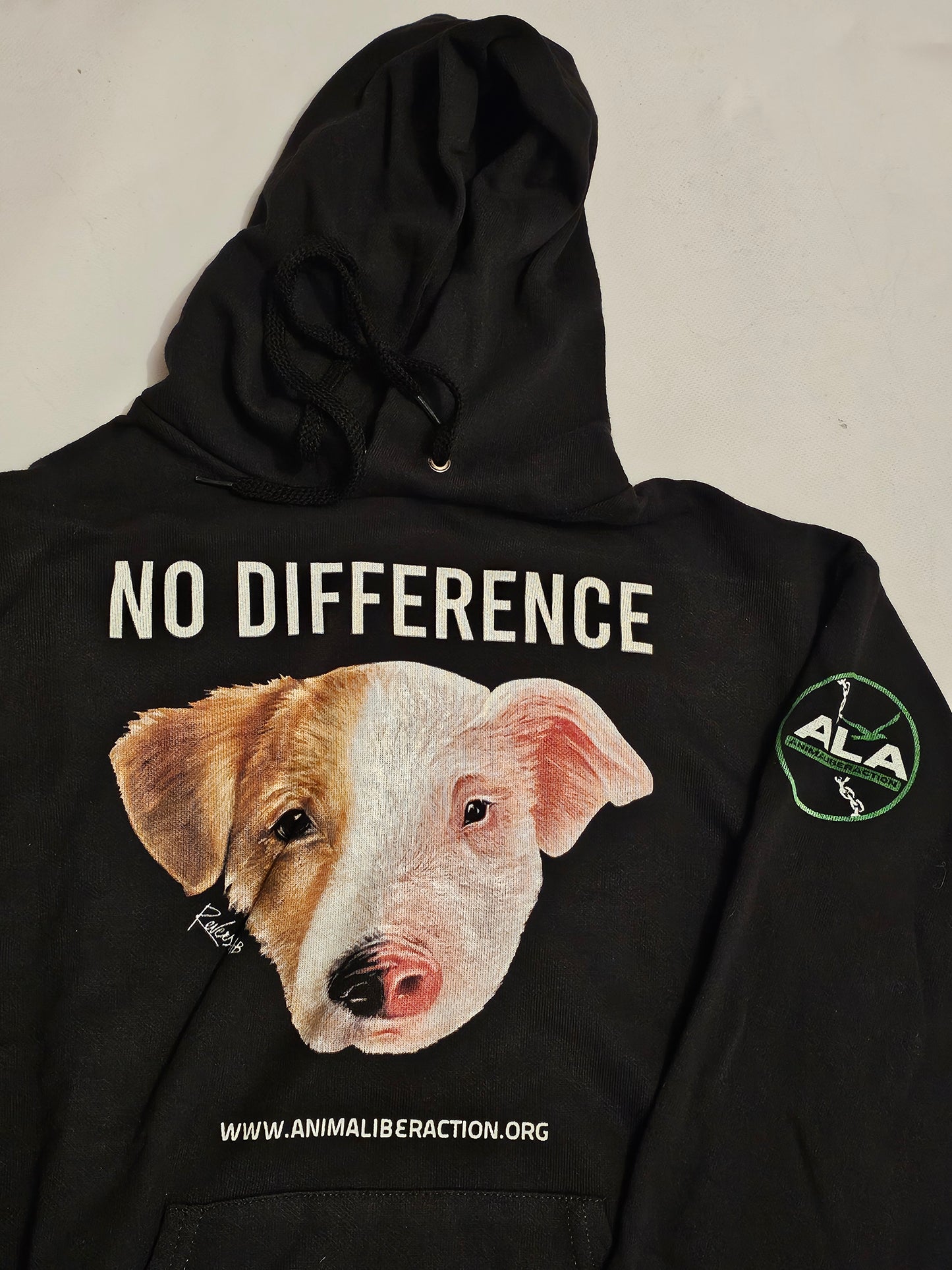 Felpa NO DIFFERENCE nera